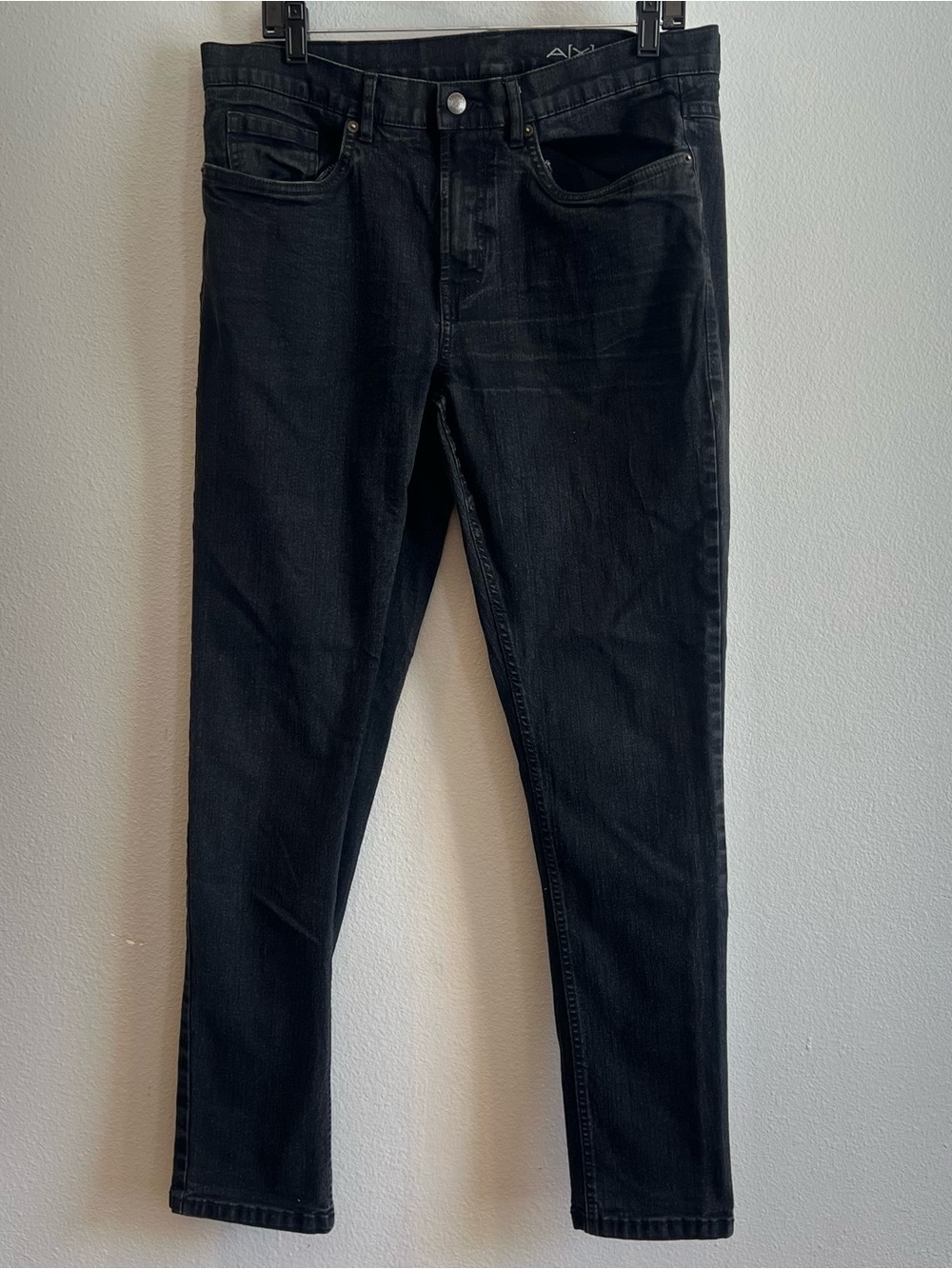 Axist Jeans Mens 34 x 32 Black faded,washed slim Fit